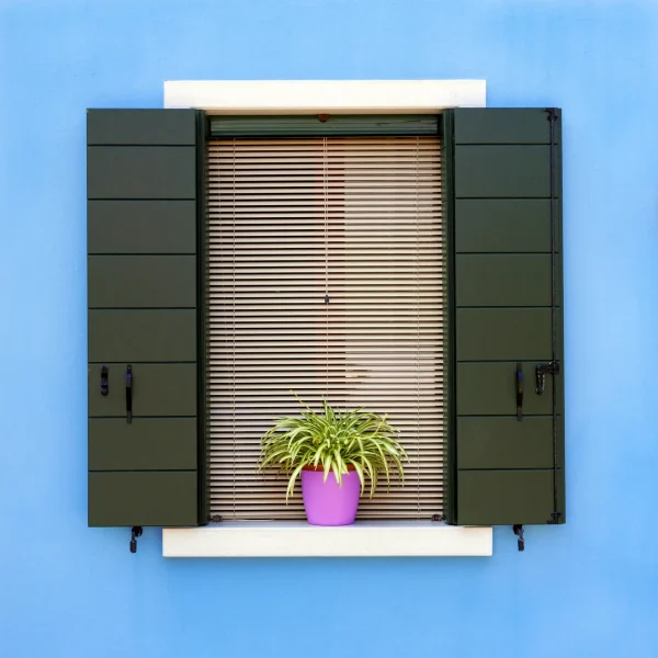 colorful-house-window-in-burano-in-venice-2026-01-07-01-45-08-utc