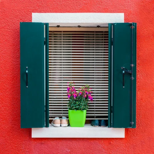 colorful-residential-house-window-in-burano-2026-01-07-00-41-53-utc colorful-residential-house-window-in-burano-2026-01-07-00-41-53-utc